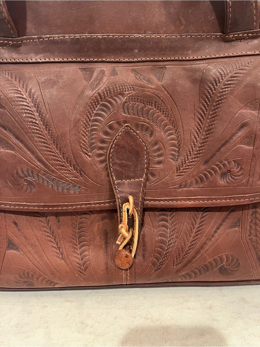 Vintage rich Brown Tooled Leather Briefcase. So nice! - Picture 2 of 10